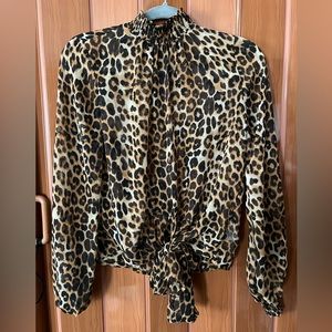 Leopard print blouse, two buttons in the back on the neck